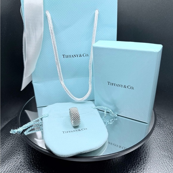 Tiffany & Co. Retired Somerset Flexible Mesh Ring Domed – Authenticated 925 Sz7 - Picture 3 of 6